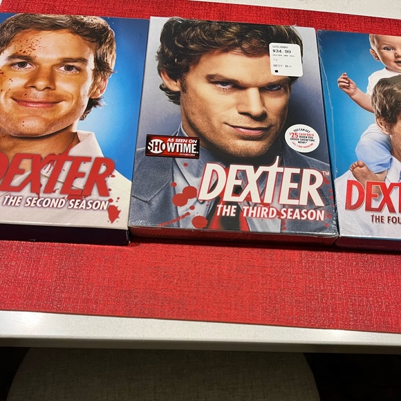 DEXTER SERIES SEASON TWO, THREE & FOUR 📀 DVDS - Picture 4 of 16